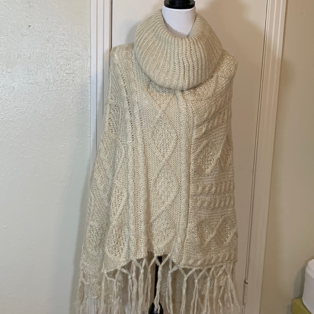 NWT David and Young Loose Crocheted Knit Cream Poncho